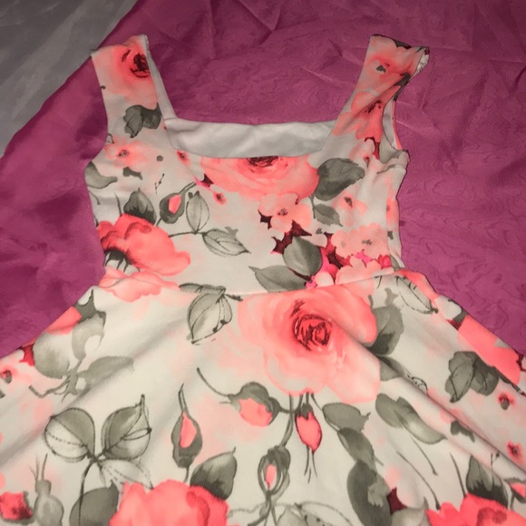 Floral dress - Picture 2 of 2